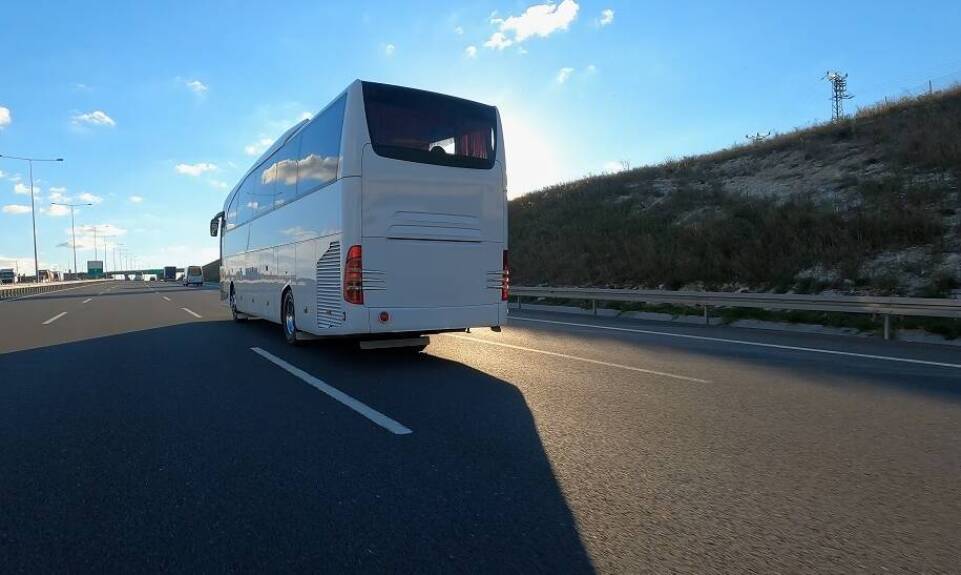 Jak serwis lakierniczy wpływa na ochronę antykorozyjną autobusów?