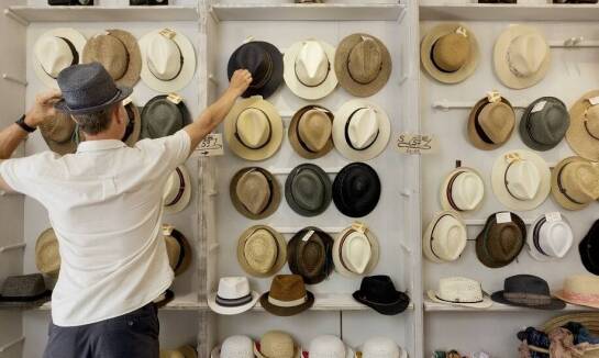 Męskie nakrycia głowy idealne na lato