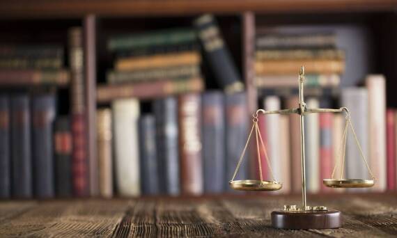 Kiedy warto rozważyć pomoc prawną przy oskarżeniach o przestępstwa związane z narkotykami?