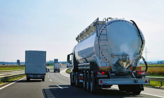 Jakie pojazdy nie mogą wjechać na autostradę – kluczowe informacje dla kierowców