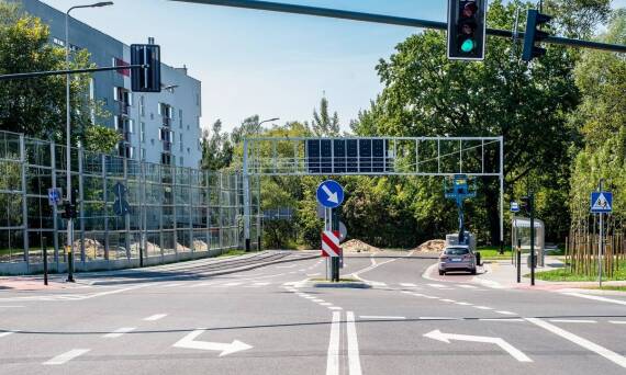 Jakie korzyści przynosi wdrażanie systemów ANPR w strefach płatnego parkowania?