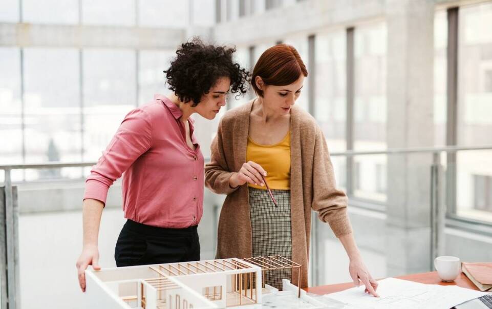 Jak efektywnie współpracować z architektem przy adaptacji projektu?