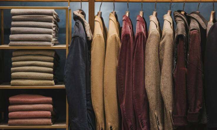 Polskie garnitury męskie – jakie detale świadczą o ich wyjątkowości?