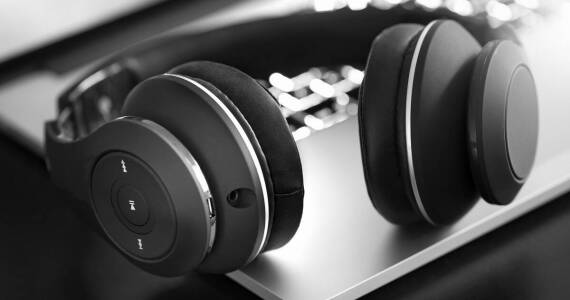 Do jakich zastosowań używane są zagłuszacze dyktafonów?