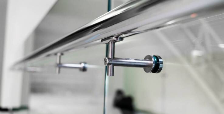 Balustrady nierdzewne jako element ochrony przed upadkiem – aspekty prawne i bezpieczeństwa