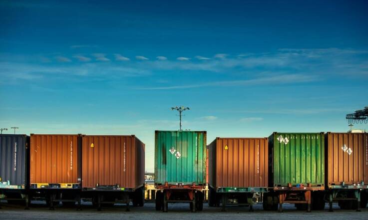 Jakie maszyny można efektywnie transportować przy pomocy HDS w Łodzi?