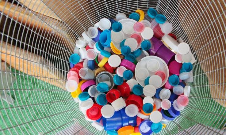 Zakrętki do butelek plastikowych PET w kontekście trendów zdrowotnych i ekologicznych