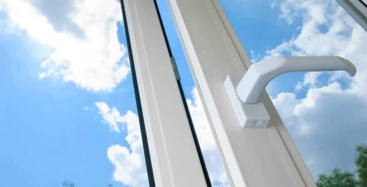 Jak podwójne szyby wpływają na komfort akustyczny w pojeździe?