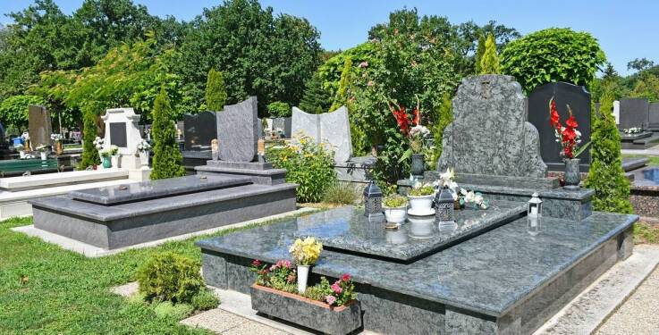 Jakie materiały są najczęściej wykorzystywane do produkcji nagrobków?