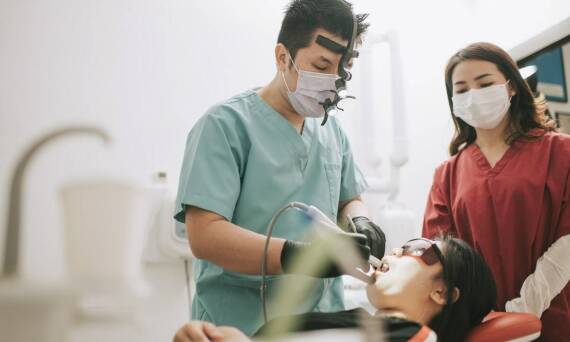 Dlaczego warto skorzystać z usług specjalistów w endodoncji?