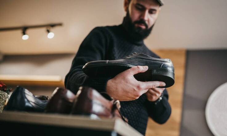 Buty welurowe męskie – dlaczego warto je mieć w swojej garderobie?