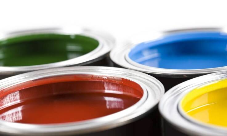 Jakie są kluczowe cechy jakościowe, które powinny charakteryzować kleje do papieru?