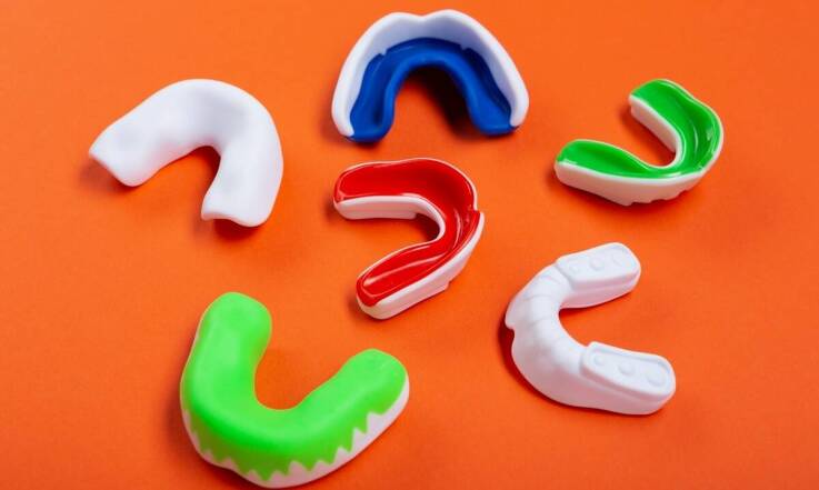 W jakich przypadkach aparat ruchomy sprawdza się lepiej od stałego?