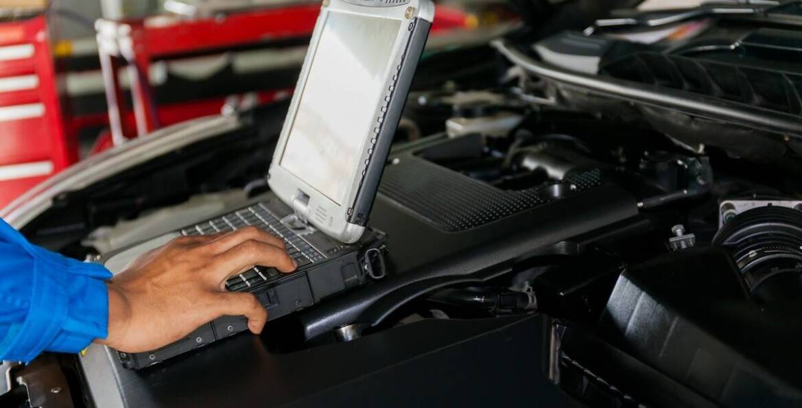 Wymiana uszkodzonych części na miejscu – zalety mobilnego serwisu MAN