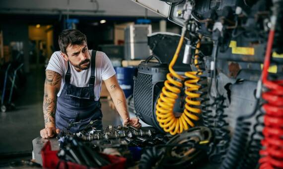 Wybór odpowiedniego serwisu dla ładowarek Manitou – co warto wiedzieć?