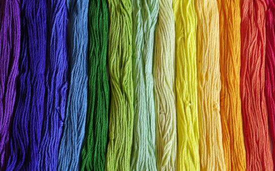 Jakie włóczki najlepiej sprawdzą się w projektach na chłodniejsze dni?