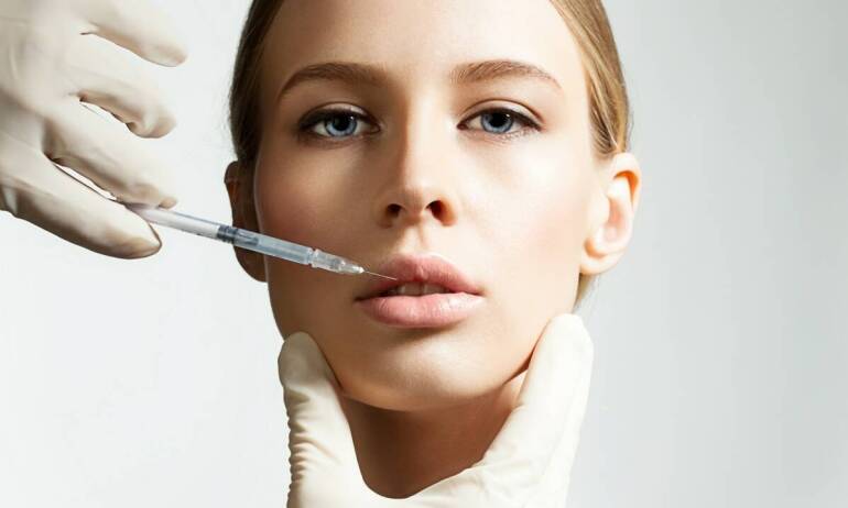 Czy powiększanie ust kwasem hialuronowym jest odpowiednie dla każdego?