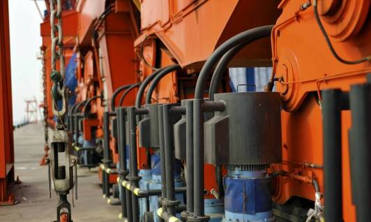 Kosz zasypowy do kruszywa: porady dotyczące konserwacji i obsługi