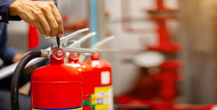 Serwis urządzeń przeciwpożarowych – dlaczego regularne przeglądy są konieczne?