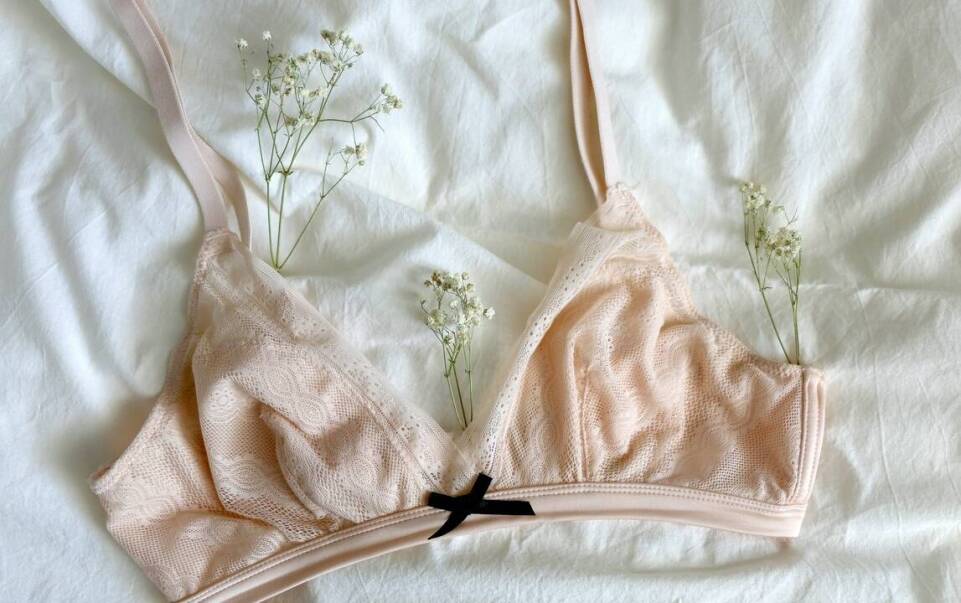 Jak korzystać z kalkulatora rozmiaru biustonoszy, aby znaleźć idealne dopasowanie?