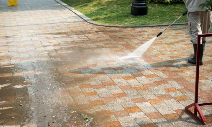 Jakie są najczęstsze błędy przy używaniu karchera do mycia kostki?