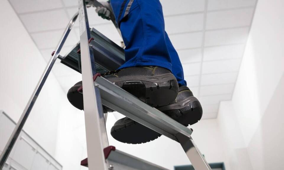 Jak wybrać odpowiednią drabinę aluminiową do Twojego projektu budowlanego?