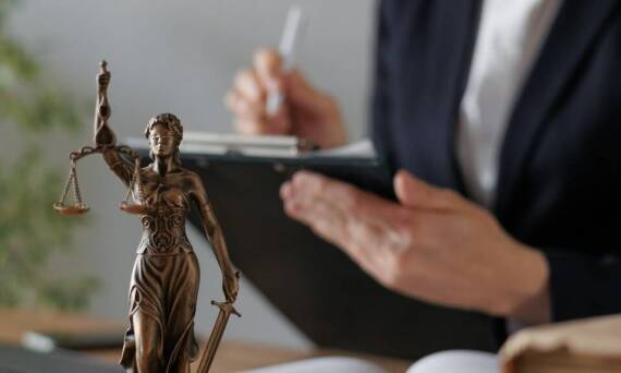 Jakie prawa przysługują pracownikom w przypadku zwolnienia z pracy?