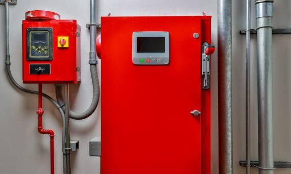 Jakie wymagania prawne dotyczą instalacji systemu sygnalizacji pożaru?