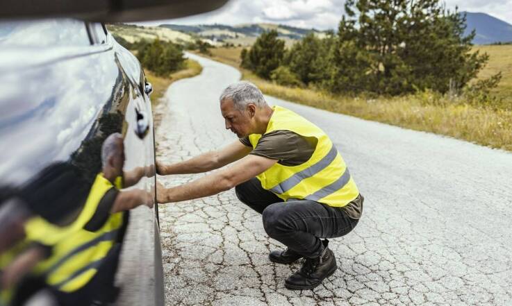 Jakie są zalety korzystania z profesjonalnej pomocy drogowej w górach?
