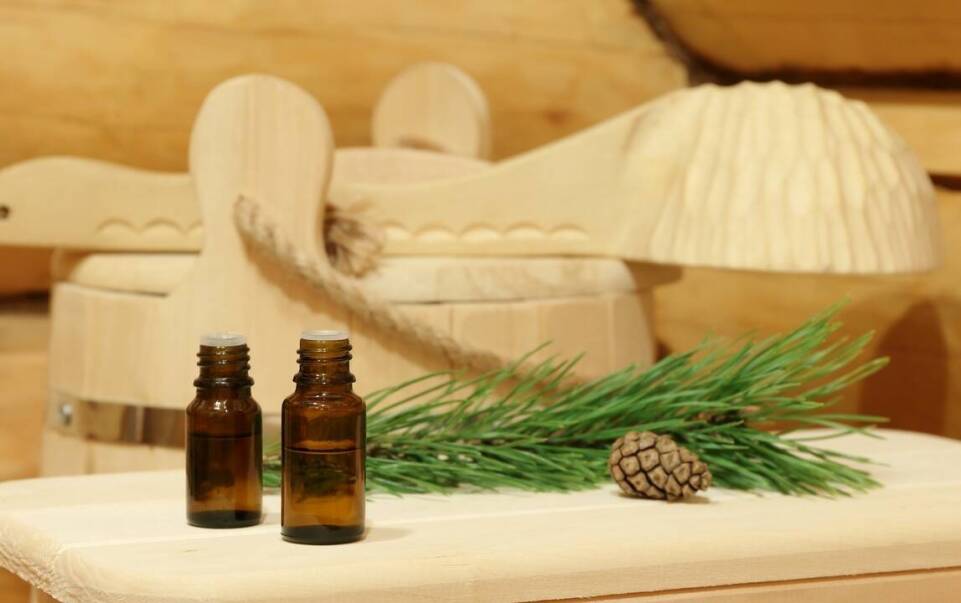 Olejek eteryczny goździkowy i jego działanie przeciwbólowe – zalety i zastosowania