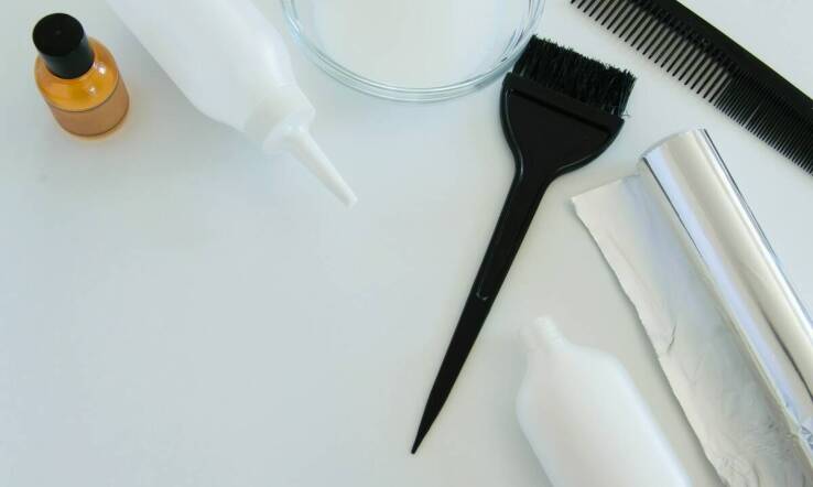 Jak wybrać odpowiednie farby do włosów dla swojego salonu?