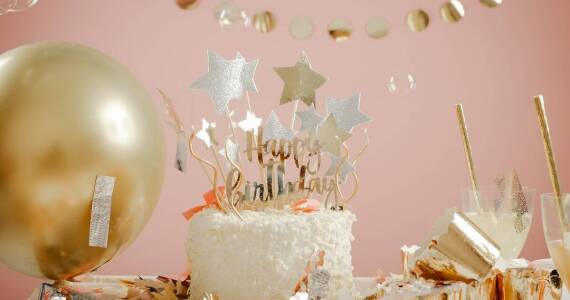 Lalka Ken z włosami - pomysły na tematyczne imprezy urodzinowe dla dzieci!