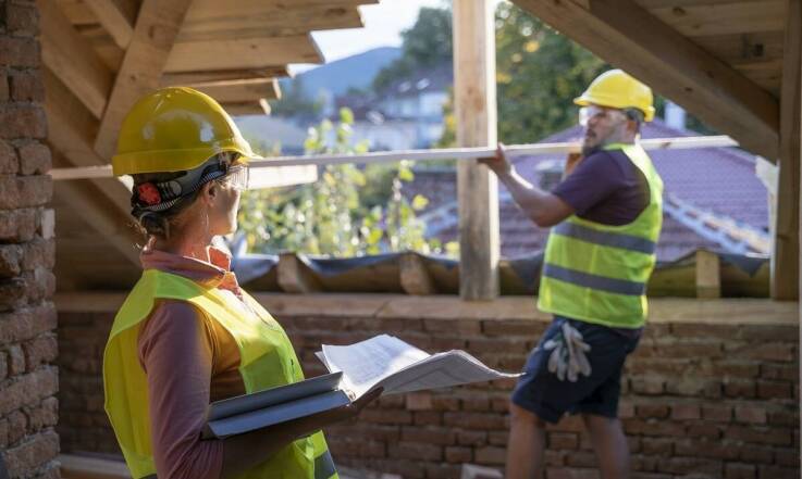 Jakie korzyści niesie ze sobą współpraca z lokalną firmą budowlaną w Krapkowicach?