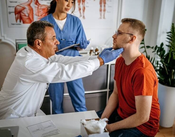 Leczenie chirurgiczne migdałków – kiedy jest konieczne?