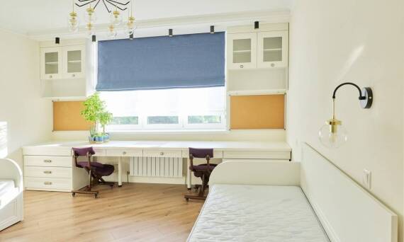 Rola rolet rzymskich w tworzeniu intymnej atmosfery w salonie