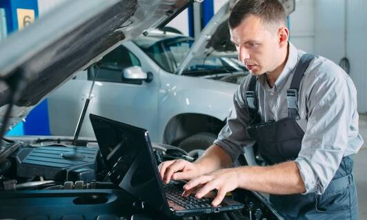 Jakie usługi oferuje mechanik samochodowy w Ciechocinku dla różnych marek pojazdów?