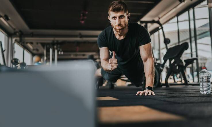 Jak trener osobisty w Gdańsku może pomóc w osiągnięciu wymarzonej sylwetki?