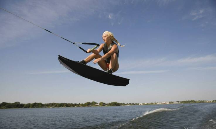 Jak dobrać deskę wakeboardową do poziomu zaawansowania ridera?