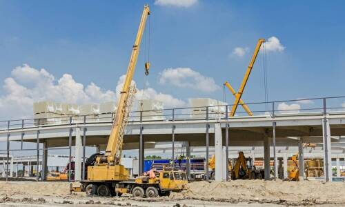 Dźwigi w projektach energetycznych – Majewski Dźwigi