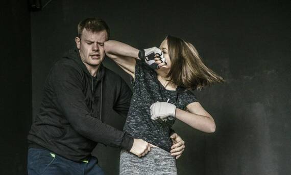 Czy obrona konieczna może być stosowana w przypadkach przemocy domowej?