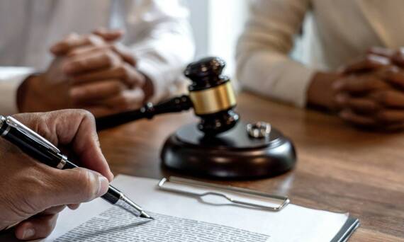 Jak adwokat może wspierać w sprawach o przemoc domową w kontekście rozwodu?