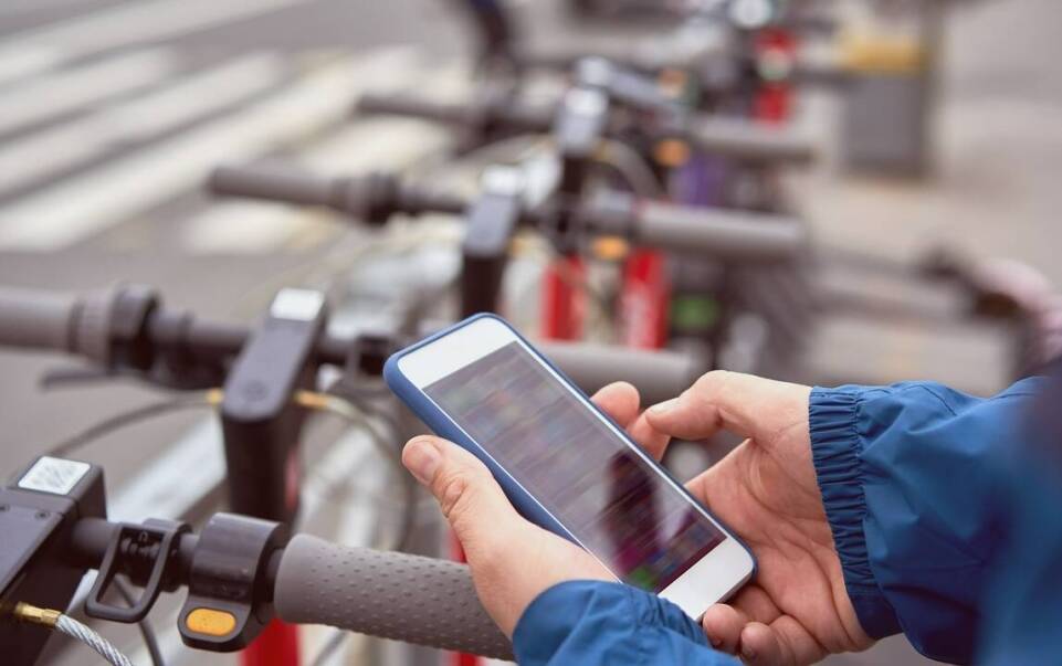 Jakie są korzyści płynące z wyboru lokalnej firmy transportowej dla klientów z Łodzi?