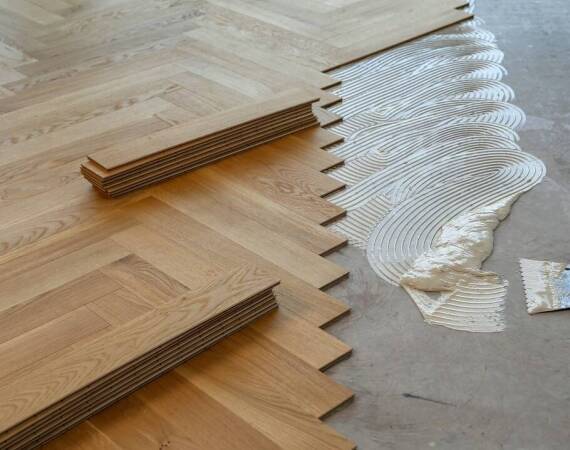 Jakie są kluczowe cechy, które powinien mieć dobry producent parkietu?