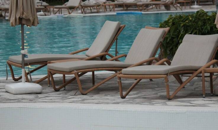 Dlaczego basen w hotelu to idealne miejsce na letnie zabawy?