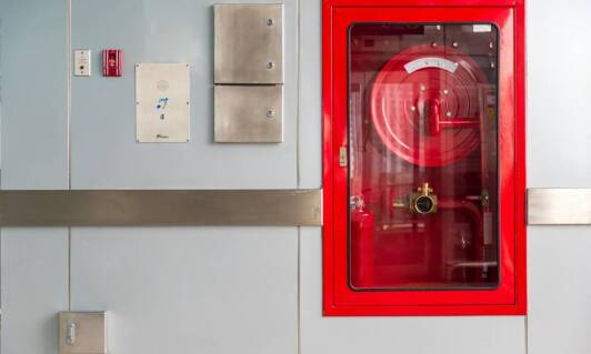 Dlaczego systemy przeciwpożarowe są niezbędne w każdym obiekcie?