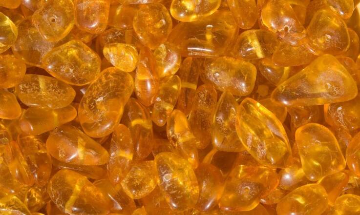 Biżuteria z bursztynu i kamieni szlachetnych – połączenie natury i elegancji