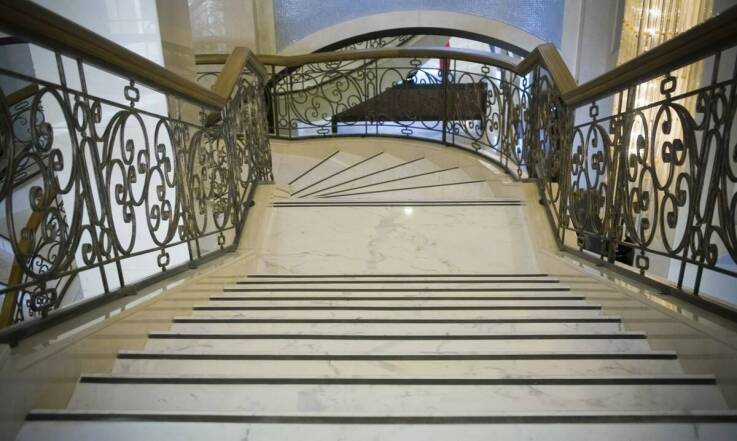 Schody radom – jak wybrać idealne trepy do schodów betonowych?