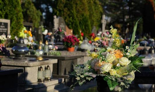 Tradycje związane z ceremoniałem pogrzebowym: co oferujemy w Jabłonnie?