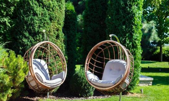 Jak dbać o hamak ogrodowy ze stelażem, by służył przez lata?