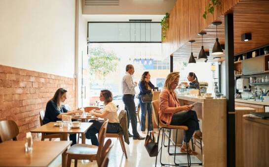 Kawiarnia – przestrzeń relaksu z pysznymi lodami i ciastami!